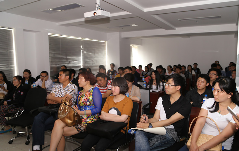 2015年4月18日，云南天博体育集团天猫淘宝运营沙龙在云纺国际商厦A座18楼举行，全国知名淘宝运营人士现场进行了分享和讲解，数十名淘宝及天猫店主参加了本次沙龙，场面异常火爆，连走廊都坐满了人