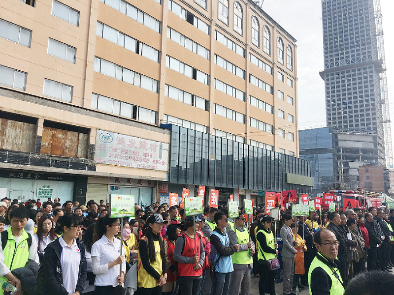 2017年3月5日，是我国第54个学雷锋纪念日。3月份的春天万物复苏，百花齐放。阳光透过淡薄的云层照耀着大地，它的万道金光愉快地普照着万物。春风拂面,是那么清柔,那么亲切,就像是雷锋的精神一直温暖着、鼓舞着天博体育!