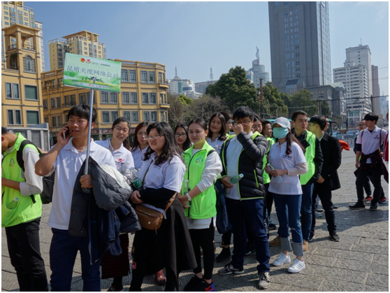 雷锋精神，人人可学;奉献爱心，处处可为。积小善为大善，善莫大焉。当有人需要帮助时，大家搭把手、出份力，社会将变得更加美好。
